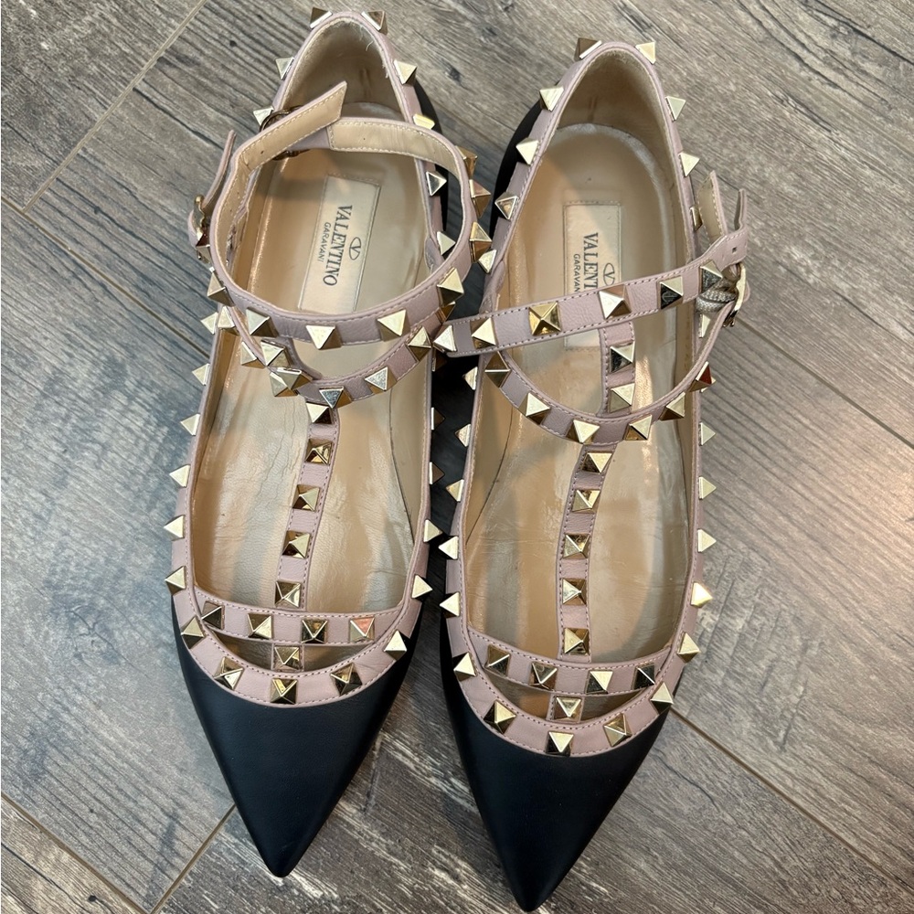 Valentino Garavani Women's Black and Tan Rockstud Pointed toe Flats